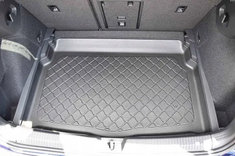 Стелка за багажник Aristar за VW Golf 8 (2019+) - hatchback Стелка за багажник Aristar за VW Golf 8 (2019+) - hatchback