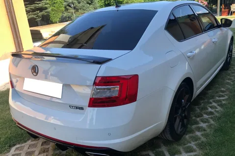 Спойлер за багажник за Skoda Octavia (2015-2017) - RS Style - черен гланц
