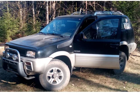 Дефлектор за преден капак Vip Tuning за Nissan Terrano (1993-1996)