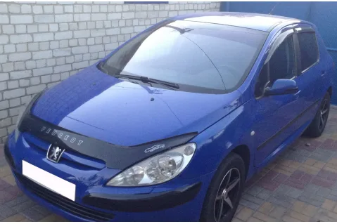 Дефлектор за преден капак Vip Tuning за Peugeot 307 (2001-2005)