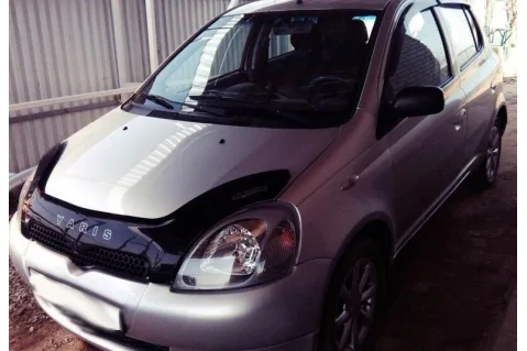 Дефлектор за преден капак Vip Tuning за Toyota Yaris (1999-2005)