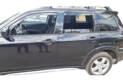 Ветробрани HEKO за Mitsubishi Outlander (2001-2006) Ветробрани HEKO за Mitsubishi Outlander (2001-2006)
