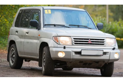 Ветробрани HEKO за Mitsubishi Pajero Pinin (1998-2007)